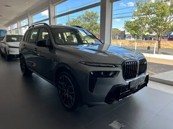 BMW X7 2025