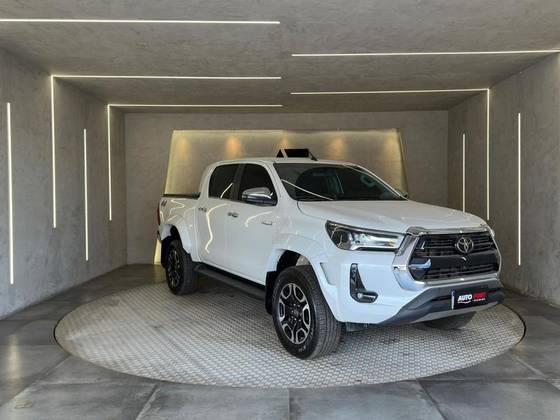 TOYOTA HILUX 2024