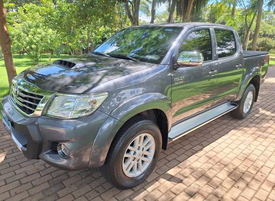 TOYOTA HILUX 2012