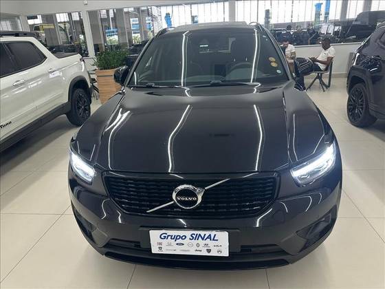 VOLVO XC40 2021
