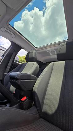 PEUGEOT 208 2021