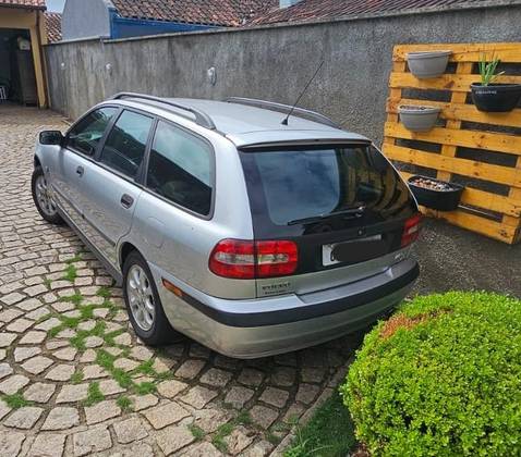 VOLVO V40 2001