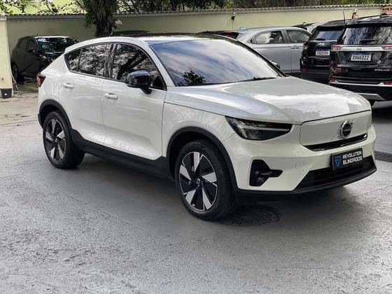 VOLVO C40 2024