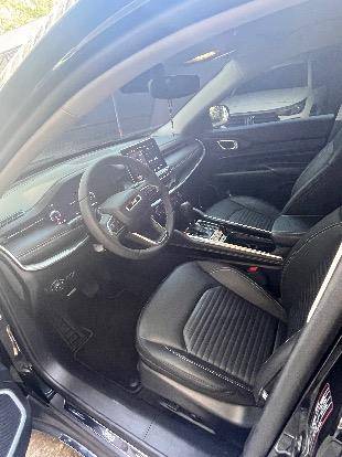 JEEP COMMANDER 2024