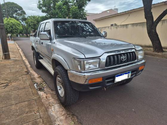 TOYOTA HILUX 2004