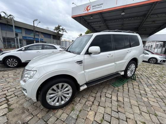 MITSUBISHI PAJERO 2016