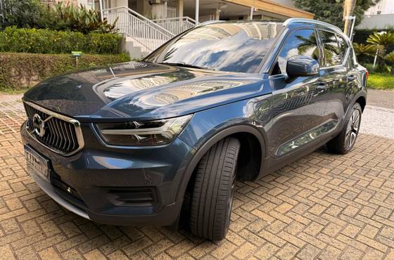 VOLVO XC40 2021