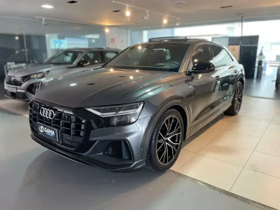 AUDI Q8 2020