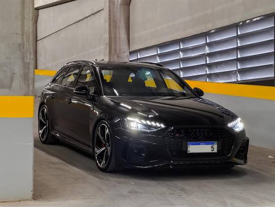 AUDI RS4 2021