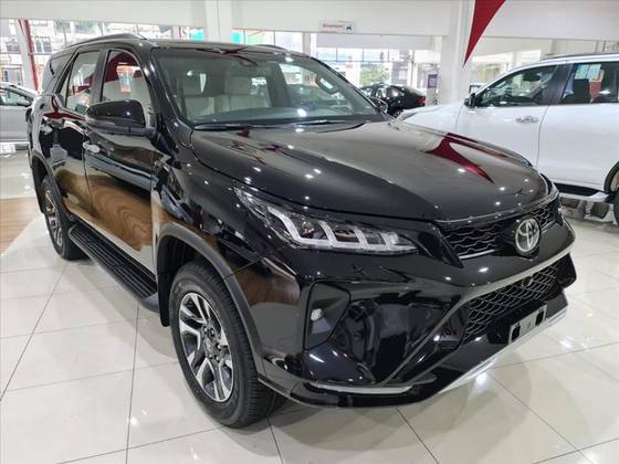 TOYOTA HILUX SW4 2025