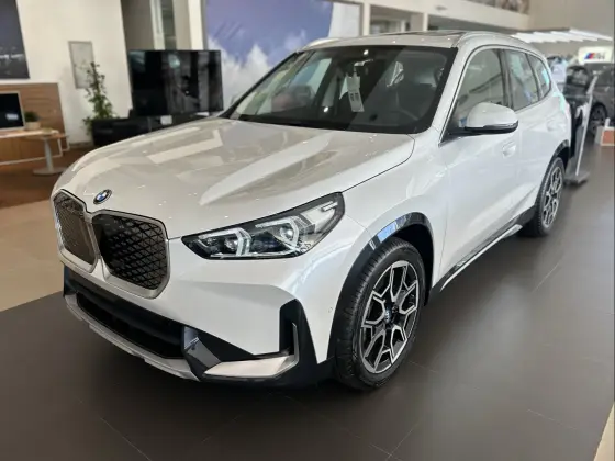 BMW iX1 2025