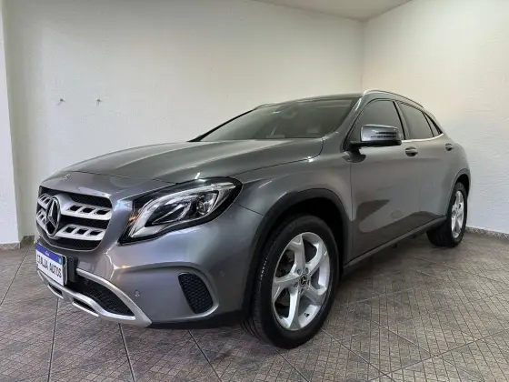 MERCEDES-BENZ GLA 200 2020