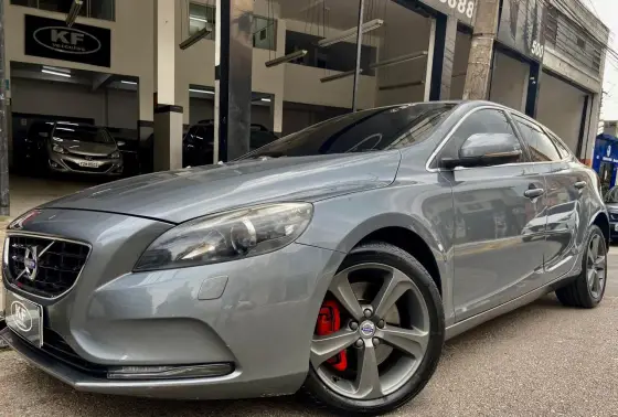 VOLVO V40 2016