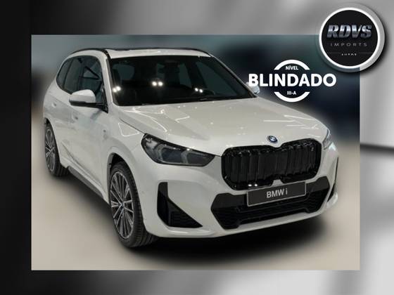 BMW iX1 2024