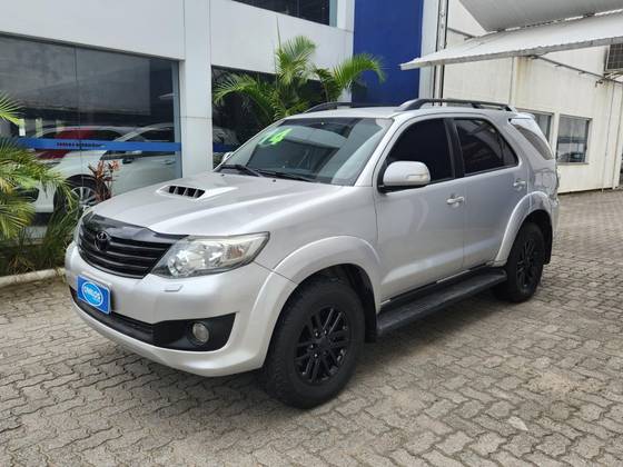 TOYOTA HILUX 2014