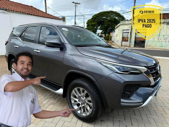 TOYOTA HILUX 2023