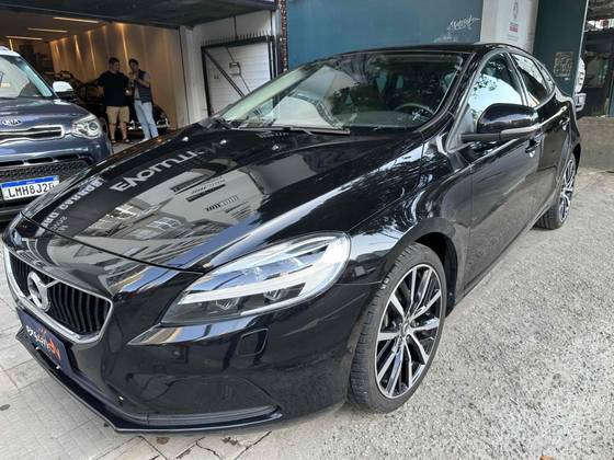 VOLVO V40 2018