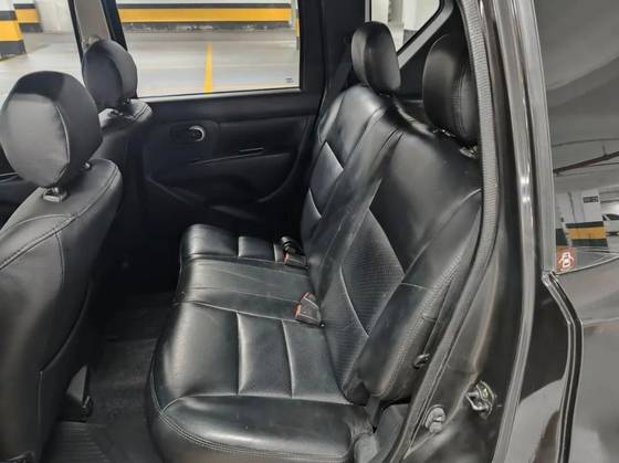 NISSAN LIVINA 2013