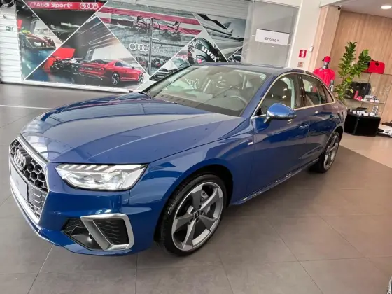 AUDI A4 2024