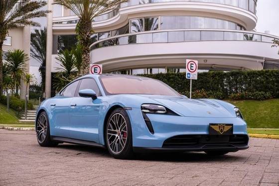 PORSCHE TAYCAN 2021
