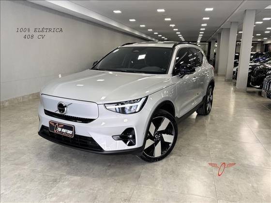 VOLVO XC40 2023