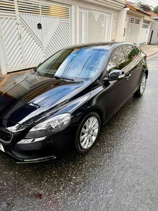 VOLVO V40 2015