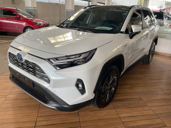 TOYOTA RAV4 2024