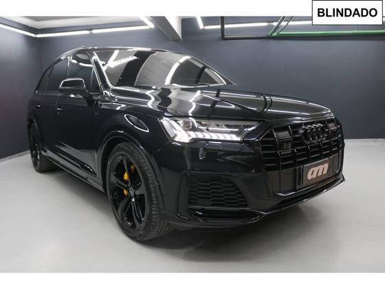 AUDI Q7 2021