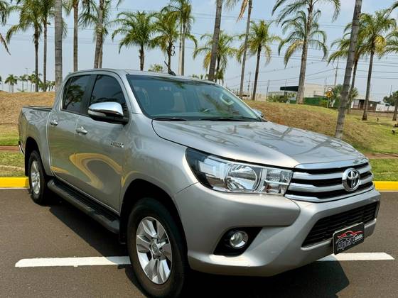TOYOTA HILUX 2017