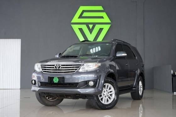 TOYOTA HILUX 2014