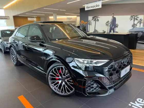 AUDI Q8 2025