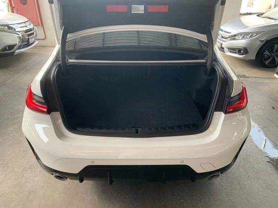 BMW 320i 2023