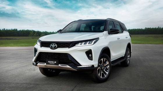 TOYOTA HILUX SW4 2024