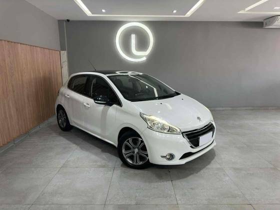 PEUGEOT 208 2015