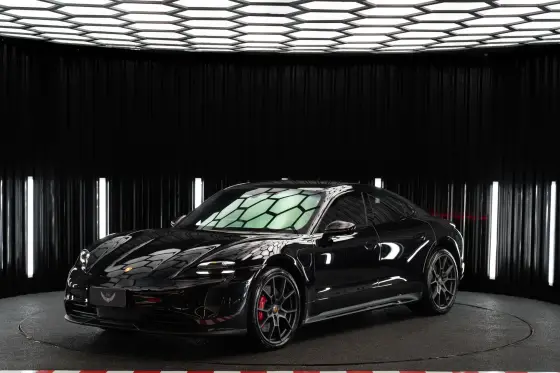 PORSCHE TAYCAN 2024
