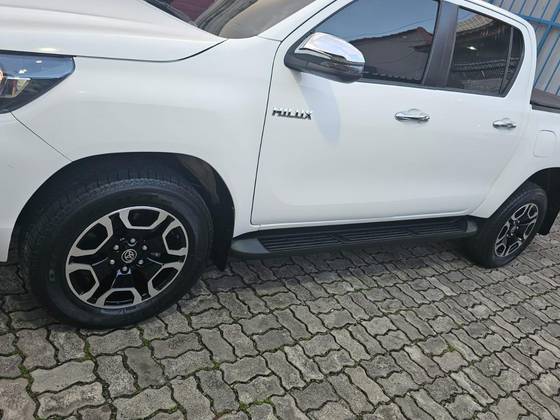 TOYOTA HILUX 2023