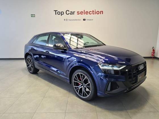 AUDI Q8 2020