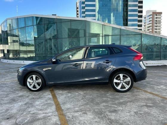 VOLVO V40 2018