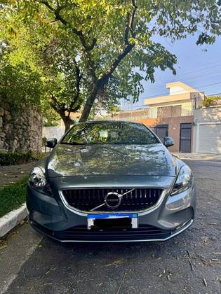 VOLVO V40 2019
