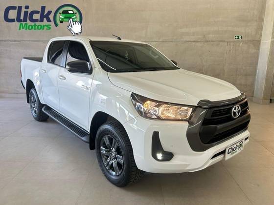 TOYOTA HILUX 2024