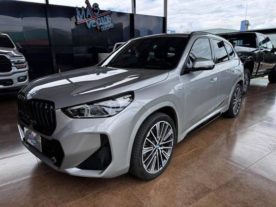 BMW iX1 2024