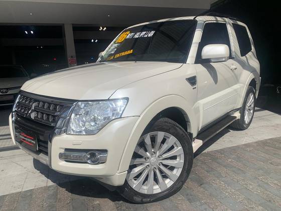 MITSUBISHI PAJERO 2016