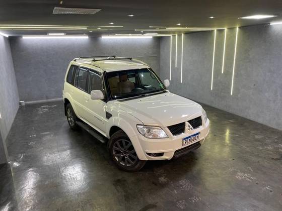 MITSUBISHI PAJERO TR4 2013