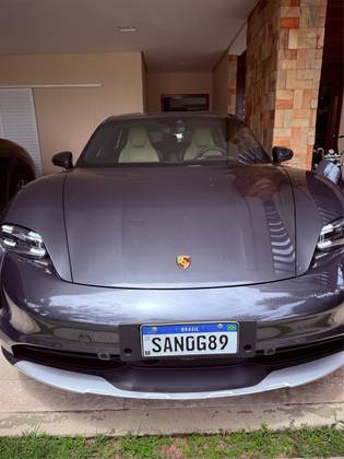 PORSCHE TAYCAN 2024