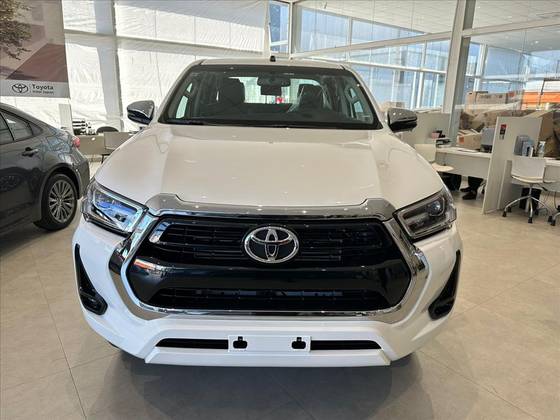 TOYOTA HILUX 2025