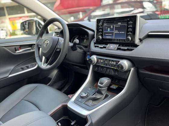 TOYOTA RAV4 2024