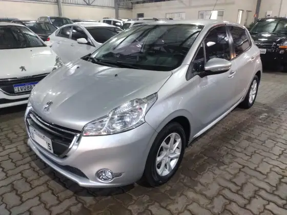 PEUGEOT 208 2015