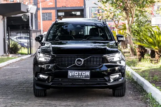 VOLVO XC40 2020