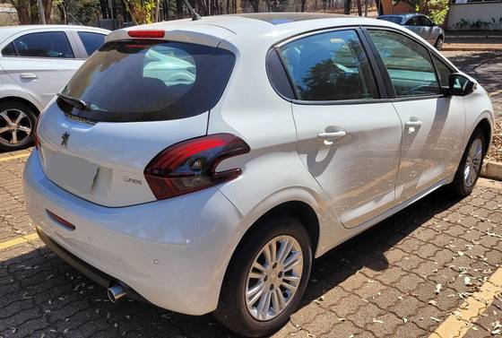 PEUGEOT 208 2017