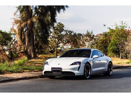 PORSCHE TAYCAN 2023